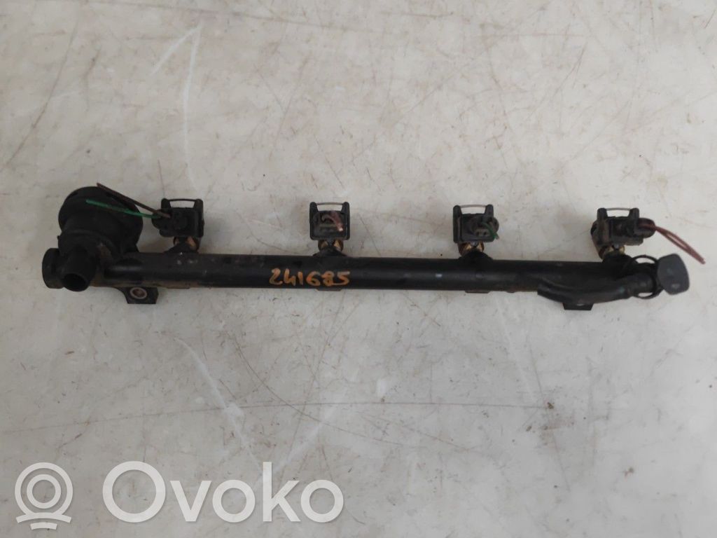 Renault Megane I Fuel injector 