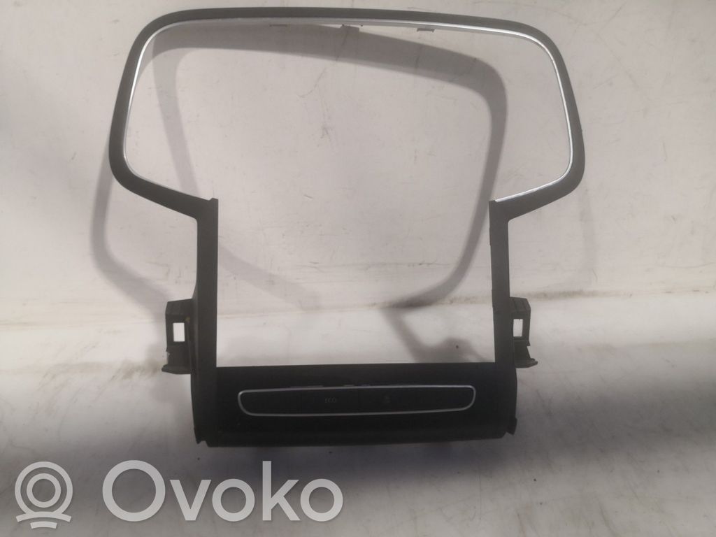Renault Megane IV Radio/GPS head unit trim 