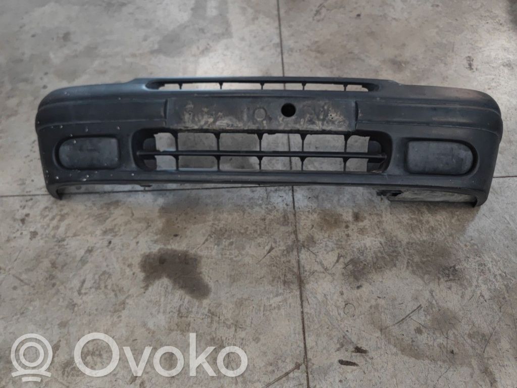 Renault Clio I Parachoques delantero 
