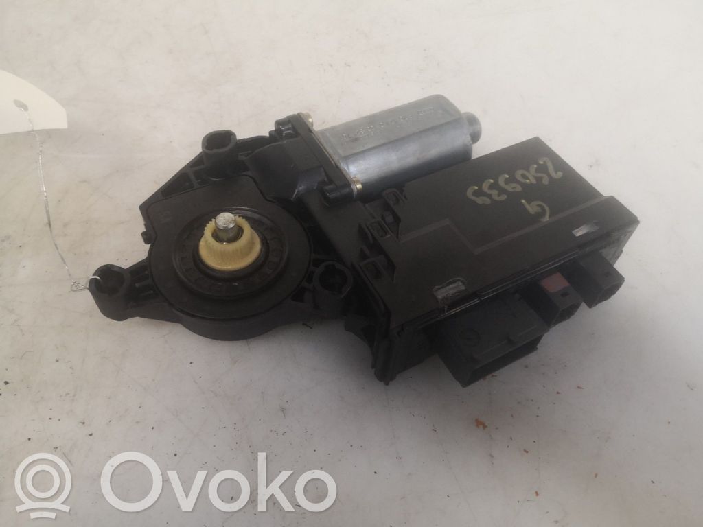 Peugeot 307 Motorino alzacristalli della portiera anteriore 
