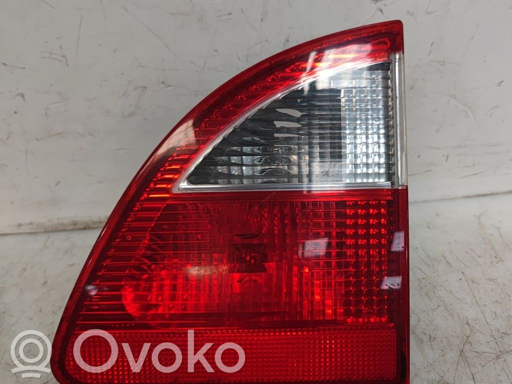 Ford Galaxy Aizmugurējais lukturis pārsegā 