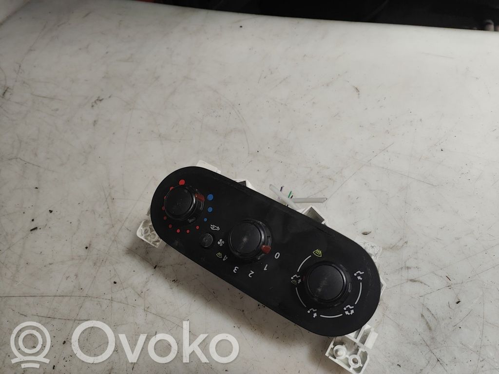 Opel Vivaro Climate control unit 