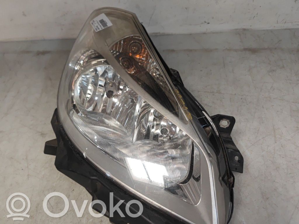 Renault Clio III Lampa przednia 