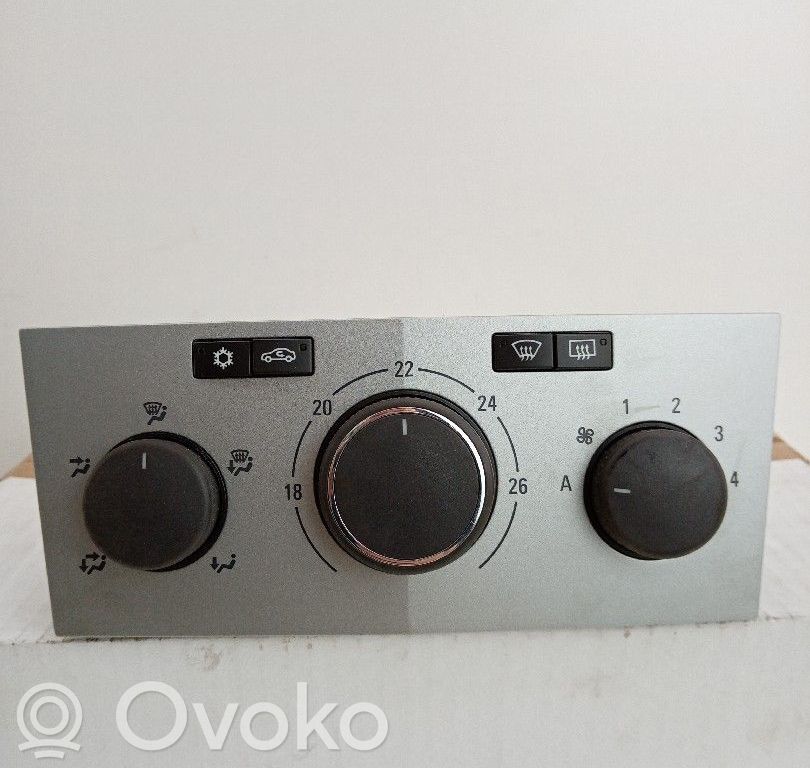 Opel Astra H Climate control unit 