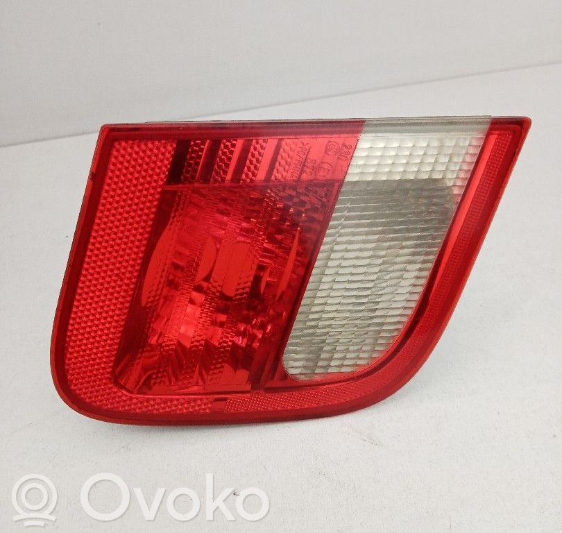 Tailgate rear/tail lights   230521L,230511