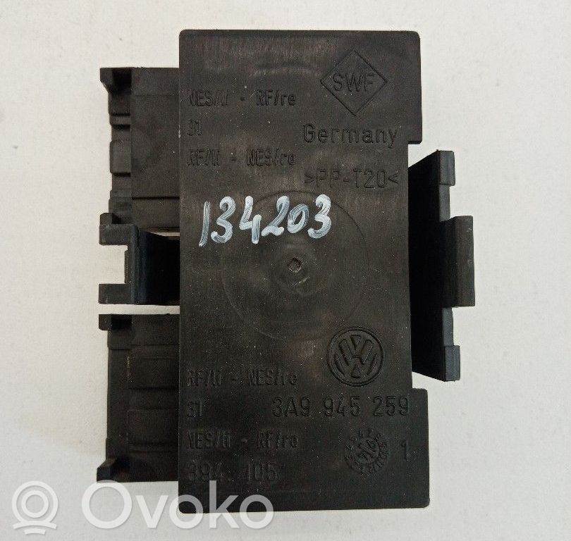 Volkswagen PASSAT B4 Suport becuri lampă spate 