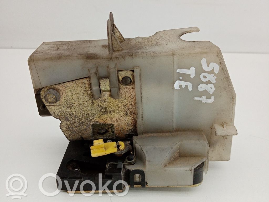 Renault Clio II Rear door lock 