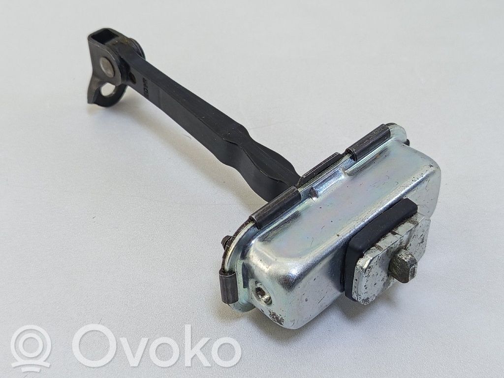 KIA Ceed Etuoven pidätin 