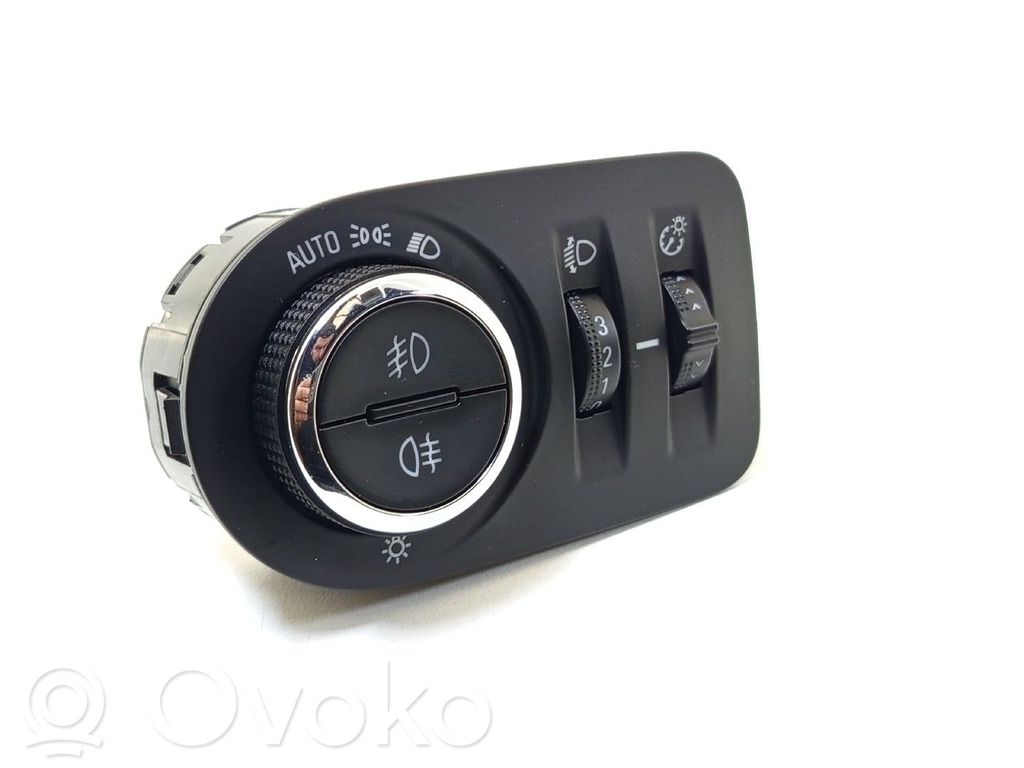 Light switch   13493472,17006666