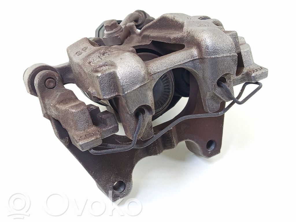Volkswagen PASSAT B8 Aizmugurējais suports 