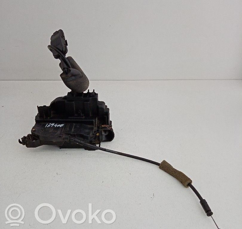 Renault Megane III Priekšpusē slēdzene 