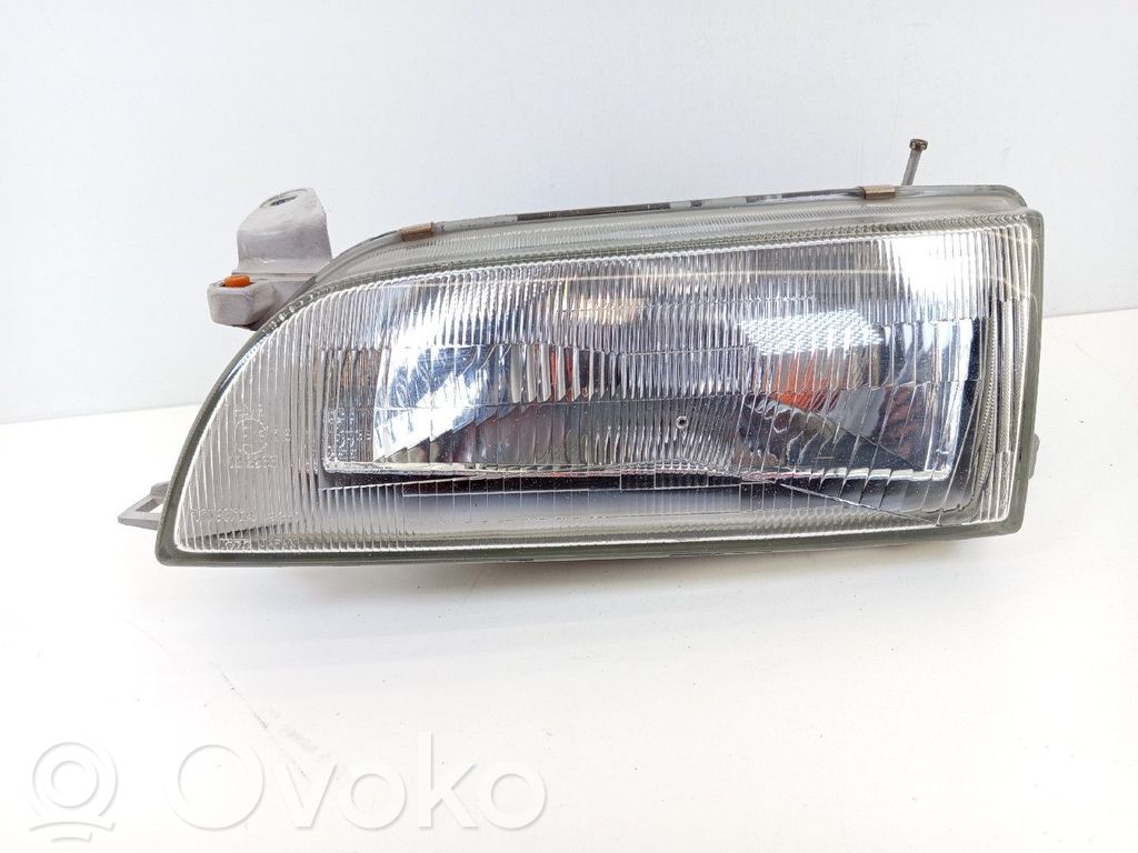 Toyota Corolla E110 Etu-/Ajovalo 