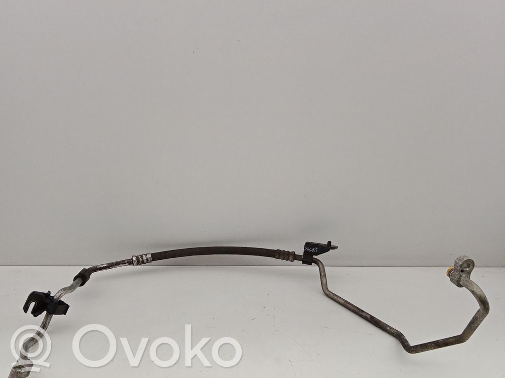 BMW 1 E81 E87 Ilmastointilaitteen putki (A/C) 