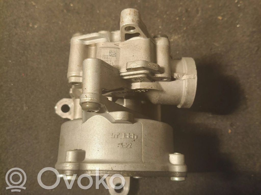 Audi A8 S8 D4 4H Oil pump 