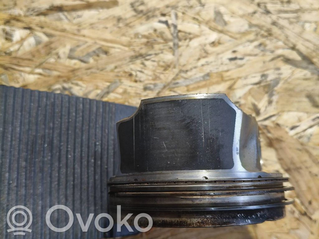 Audi A4 S4 B9 Piston 