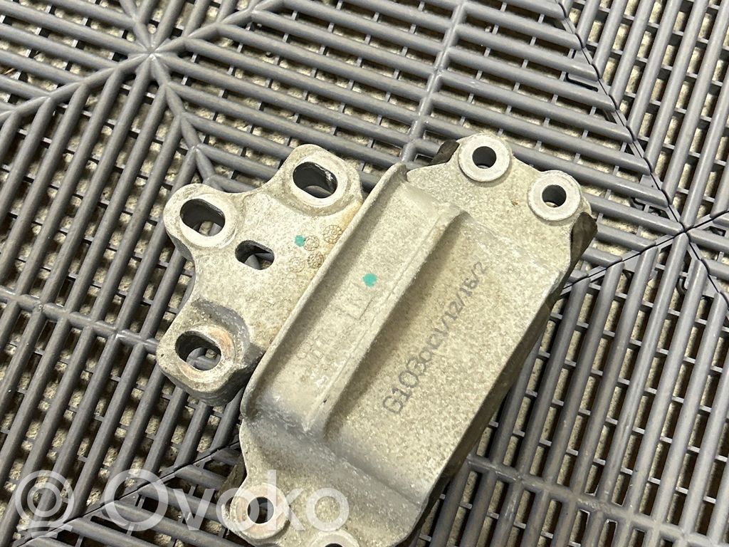 Audi Q3 8U Engine mount bracket 