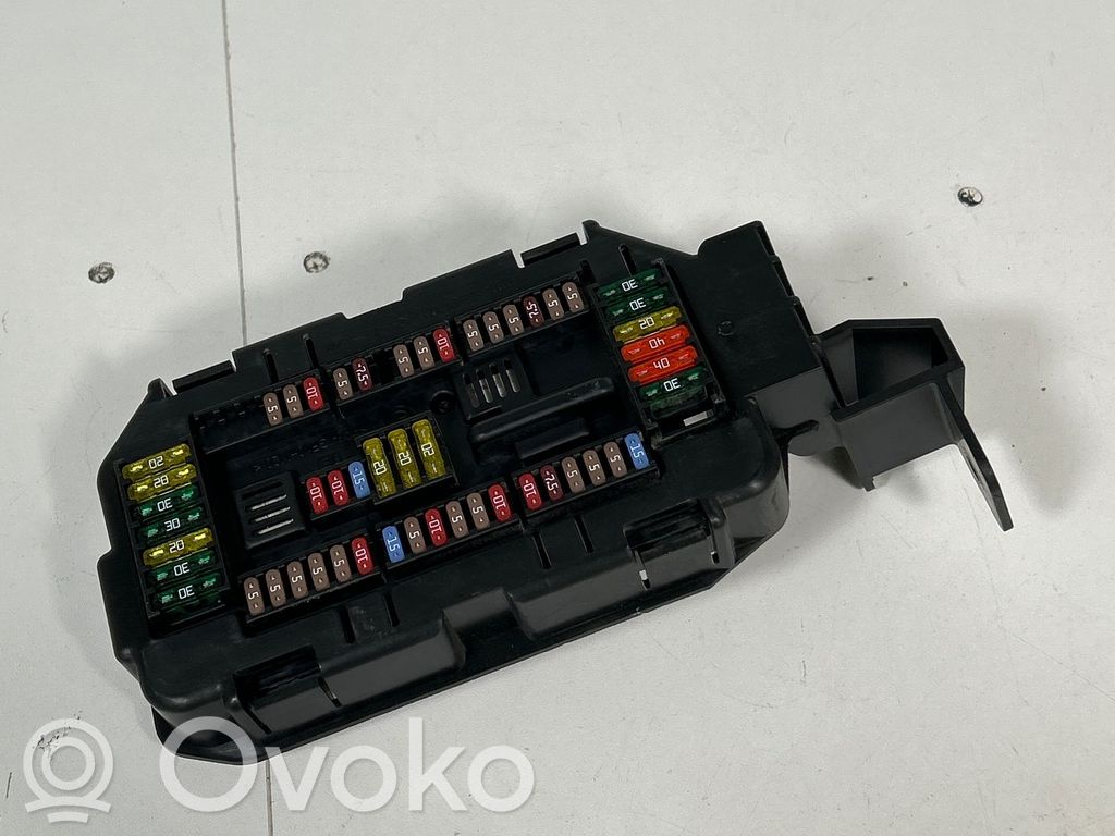 BMW X5 F15 Ramka / Moduł bezpieczników 