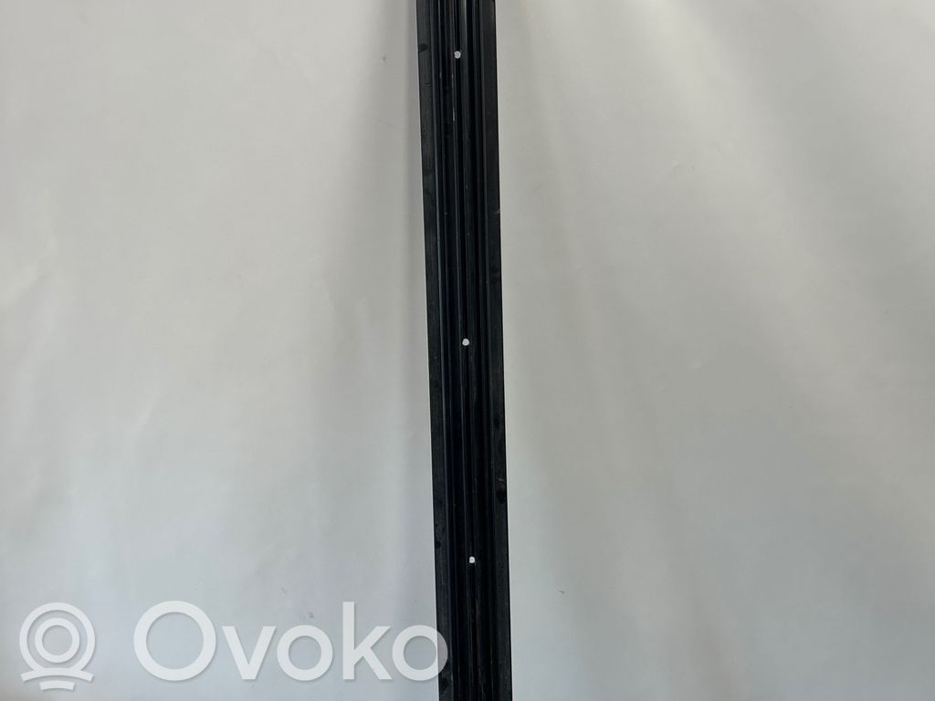 Inne części komory silnika   110900280G