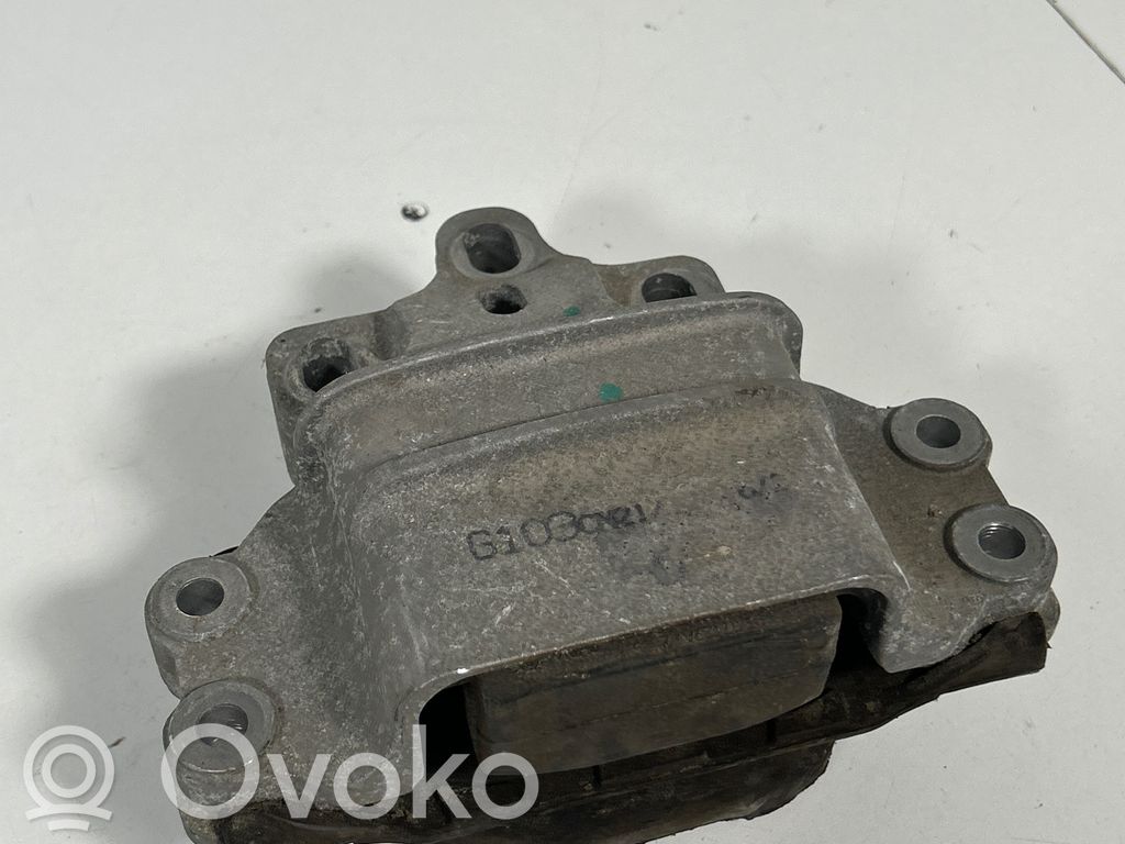 Engine mount bracket   8J0199555