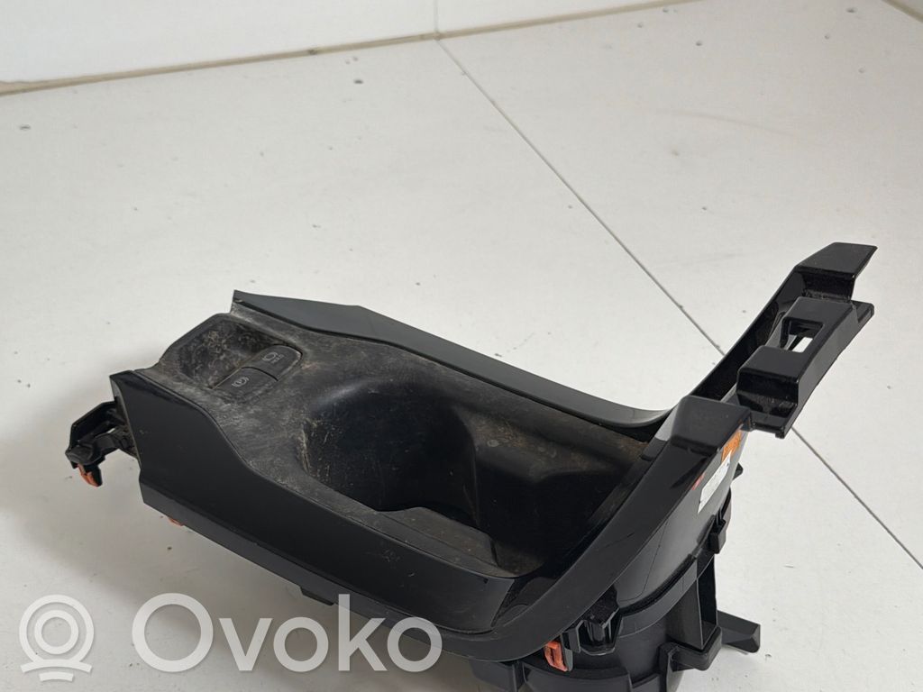 Toyota C-HR I Peleninė panelėje 