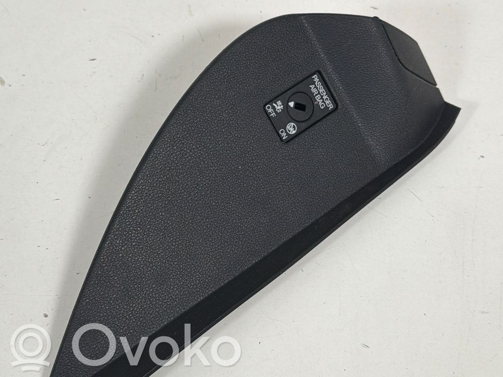 Panel trim   5E3857504B