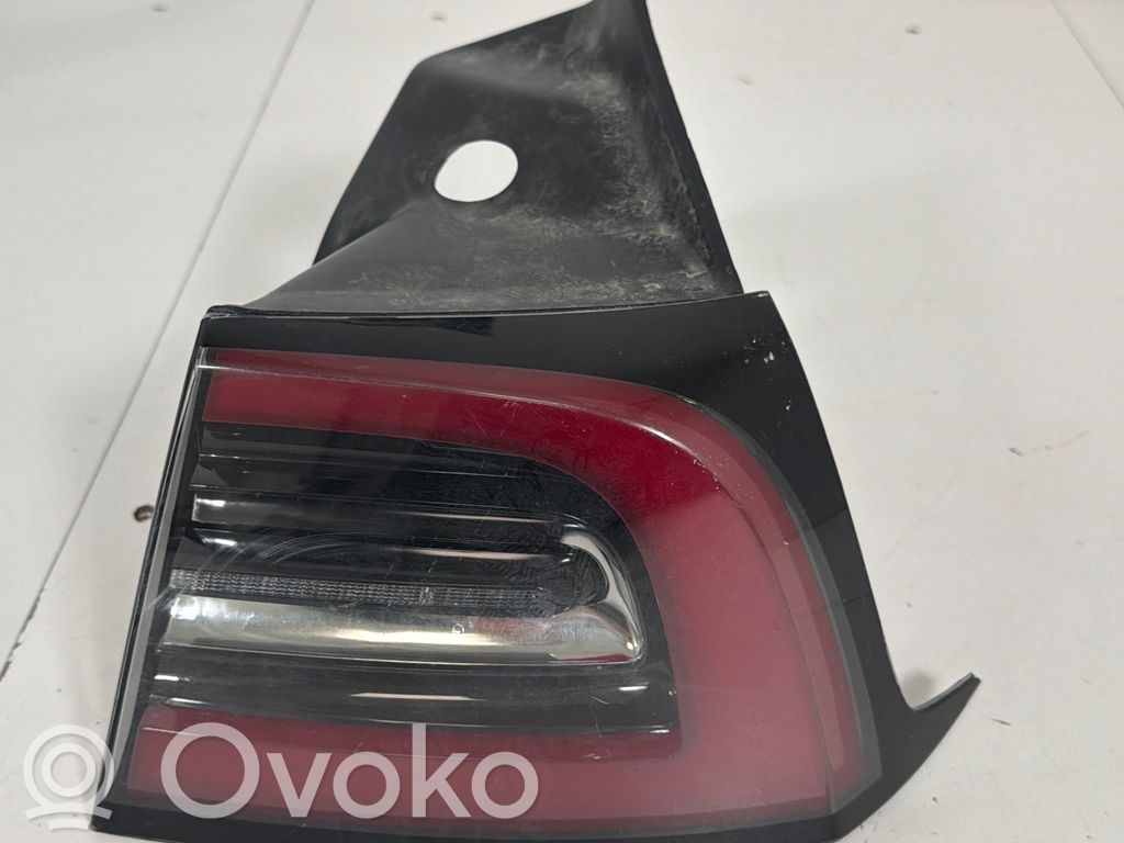 Tesla Model 3 Takavalot 