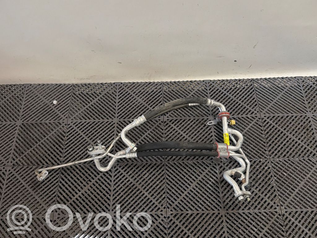 Ilmastointilaitteen putki (A/C)   109215700F
