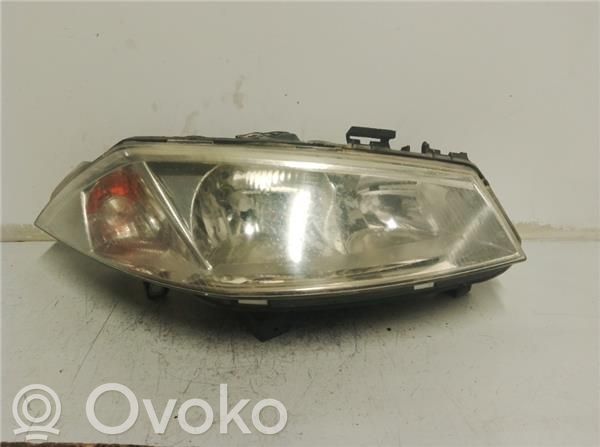 Renault Megane II Lampa przednia 