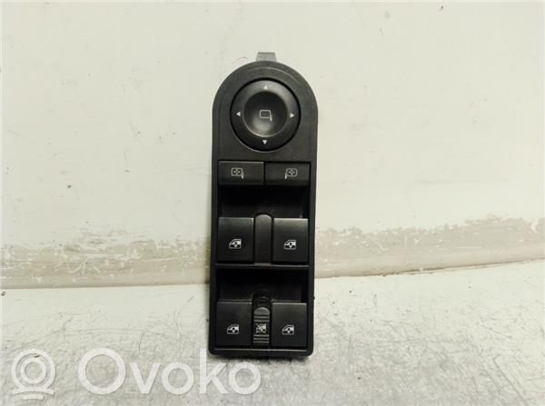 Opel Astra H Przyciski szyb 
