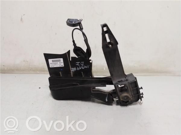 Ford Fiesta Priekšpusē slēdzene 