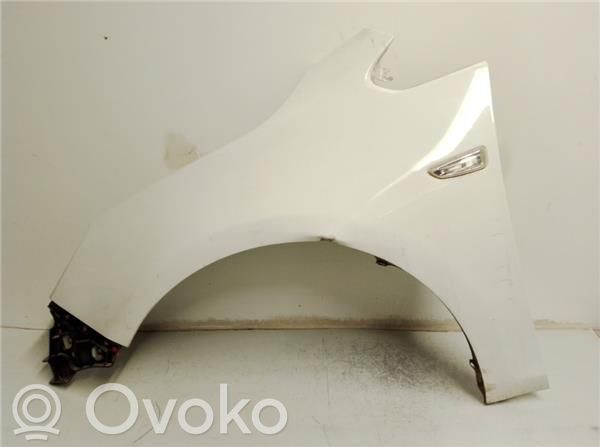 Opel Astra J Etulokasuojan reuna 