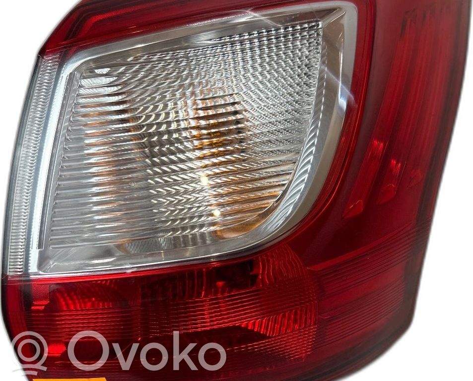 Ford Grand C-MAX Aizmugurējais lukturis virsbūvē 