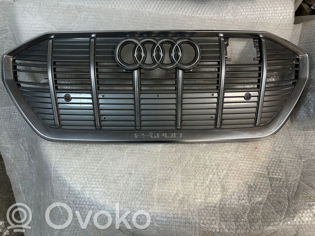 Audi e-tron Augšējais režģis 