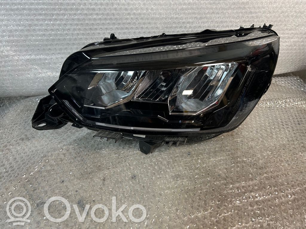 Peugeot 2008 II Lampa przednia 