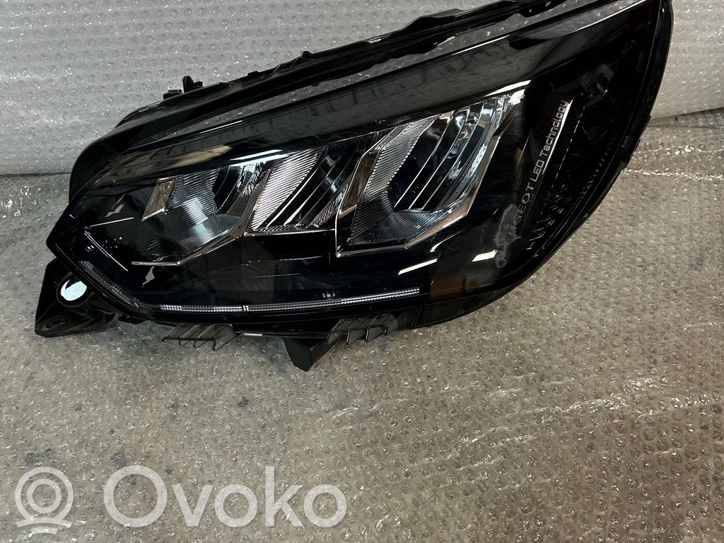 Peugeot 2008 II Lampa przednia 
