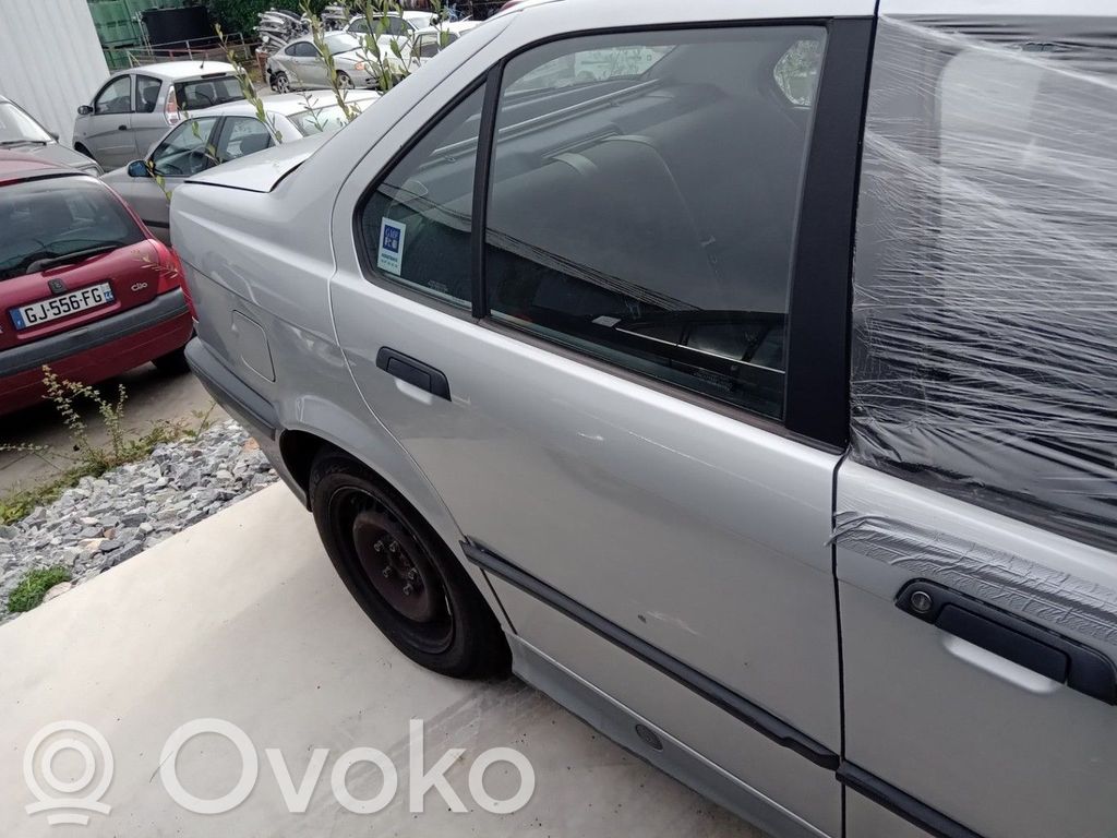 BMW 3 E36 Manecilla externa puerta trasera 