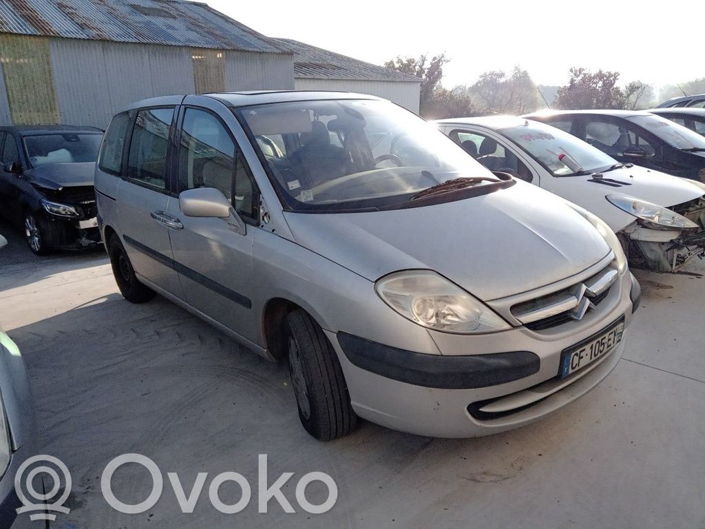 Citroen C8 Konepelti 