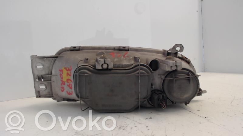 Ford Fiesta Headlight/headlamp 