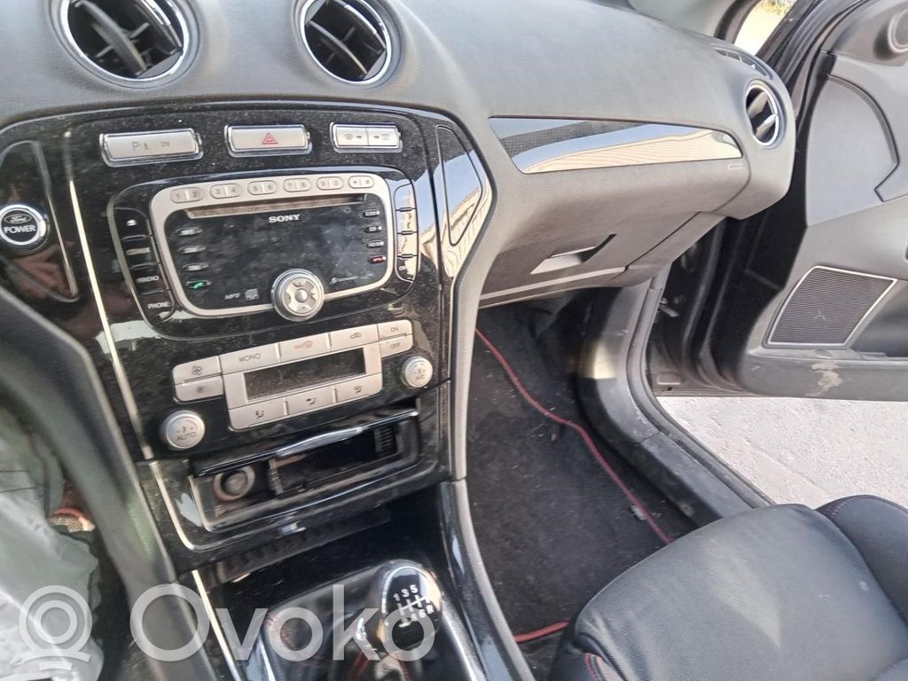 Ford Mondeo MK IV Daiktadėžės (bordačioko) komplektas 