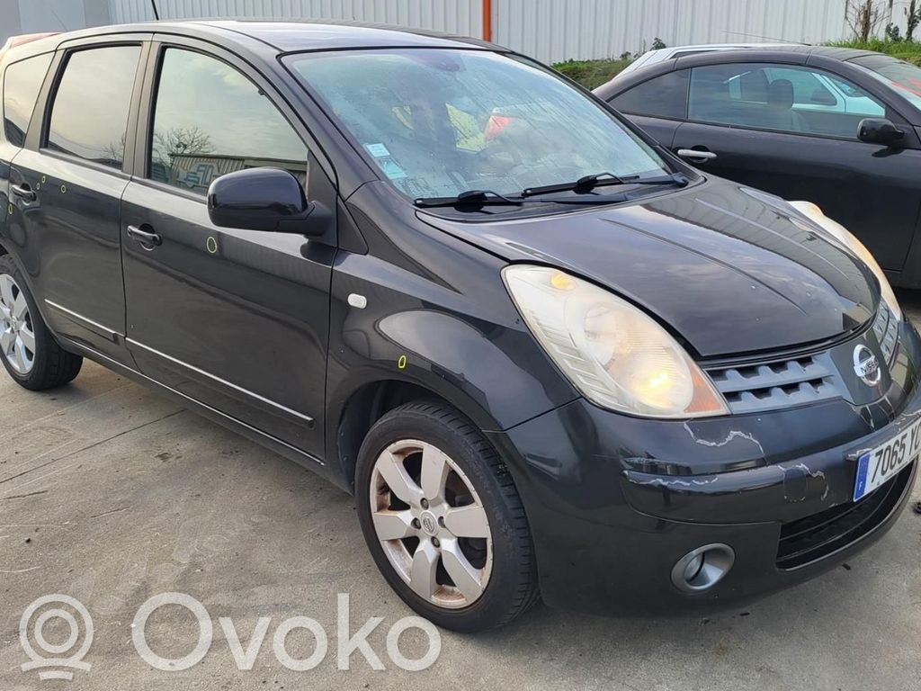 Nissan Note (E11) Priekšpusē slēdzene 