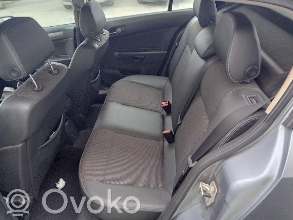 Opel Astra H Cinturón trasero 