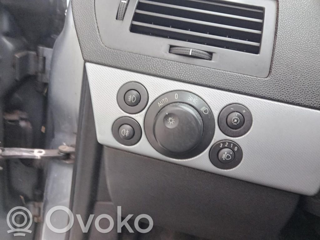 Opel Astra H Light switch 