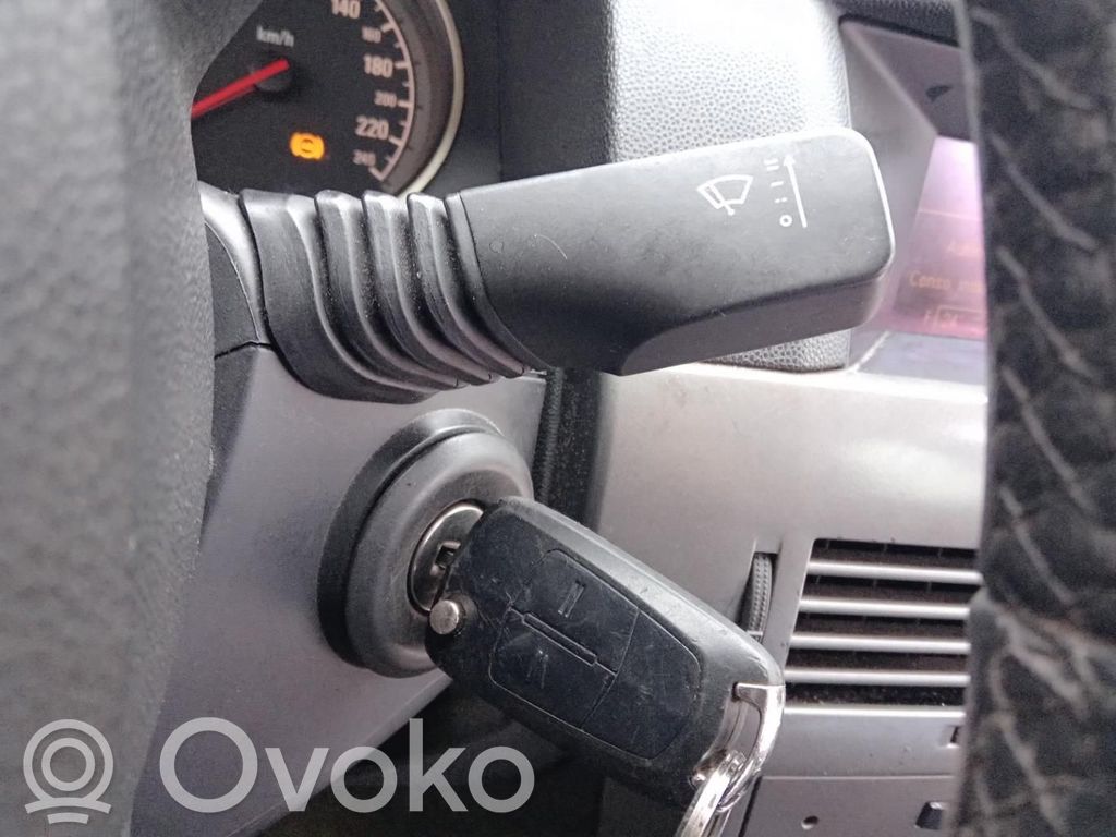 Opel Astra H Užvedimo spynelė 