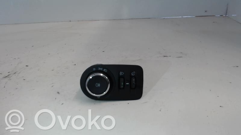 Interruptor de luz   13470443