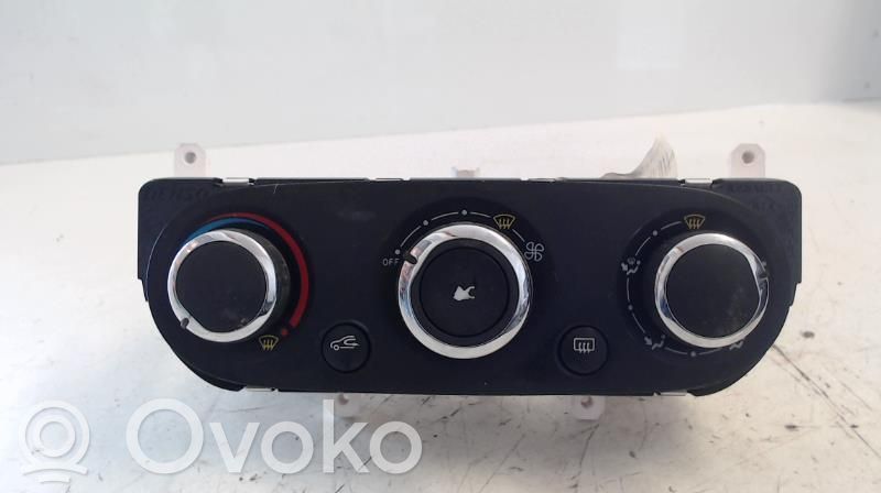 Renault Clio IV Climate control unit 