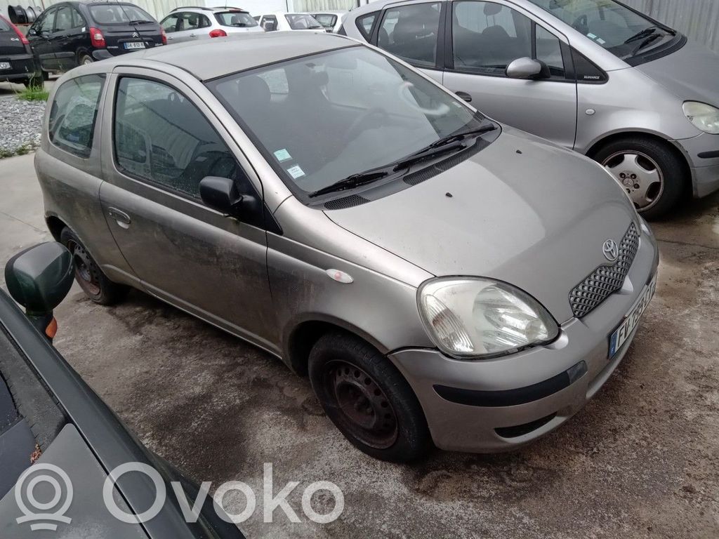 Toyota Yaris Zacisk hamulcowy przedni 