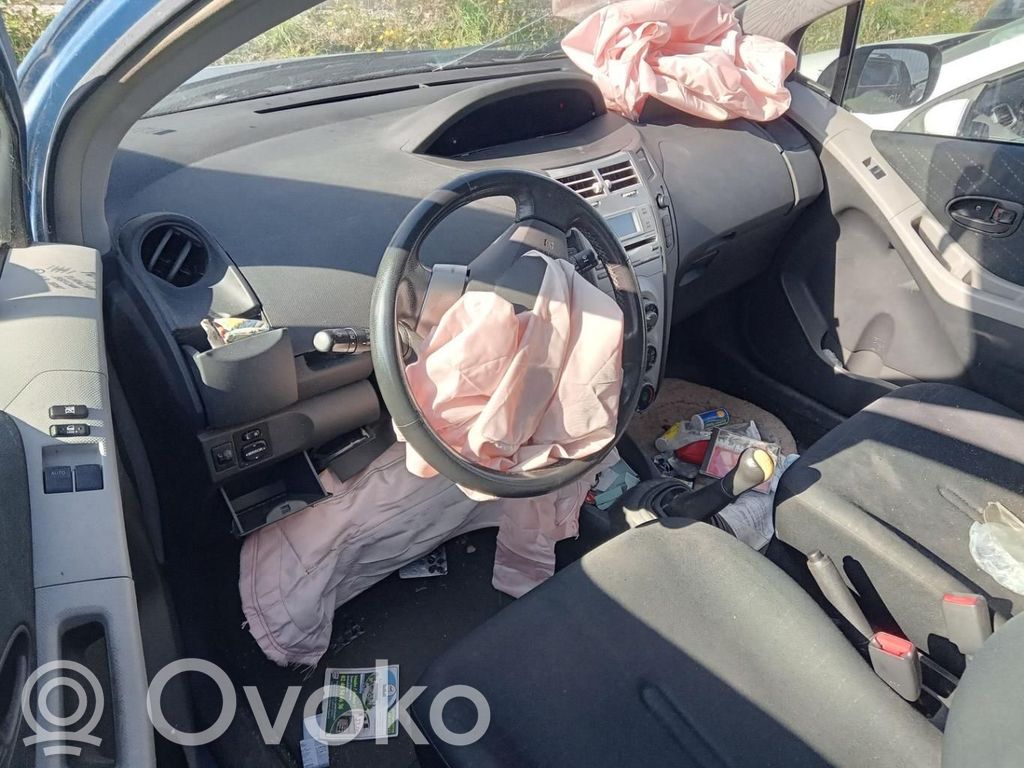Toyota Yaris Manecilla interna puerta delantera 