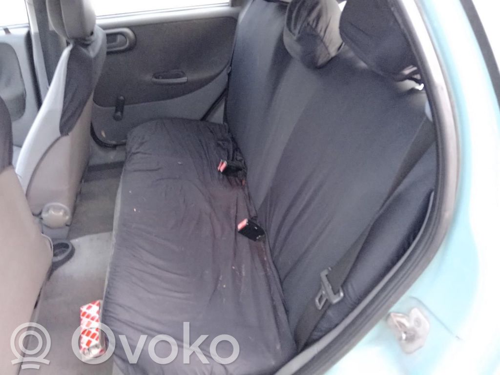 Opel Corsa C Cinturón trasero 