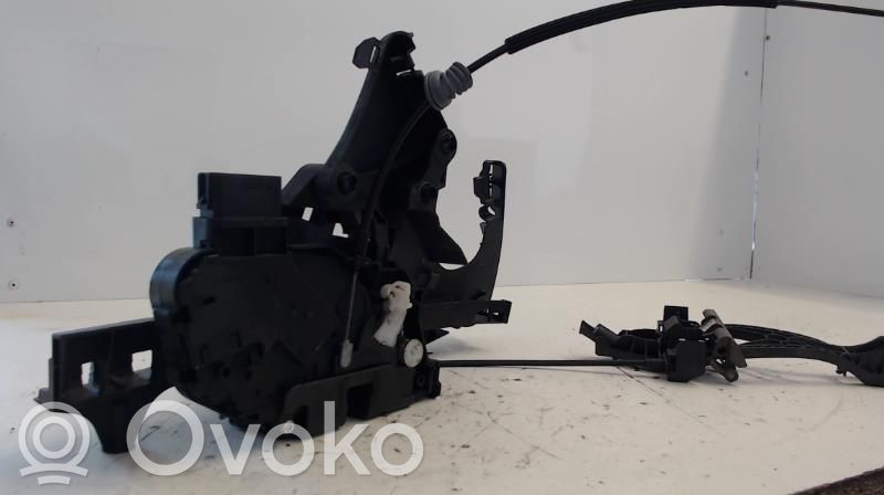 Volvo V50 Priekšpusē slēdzene 