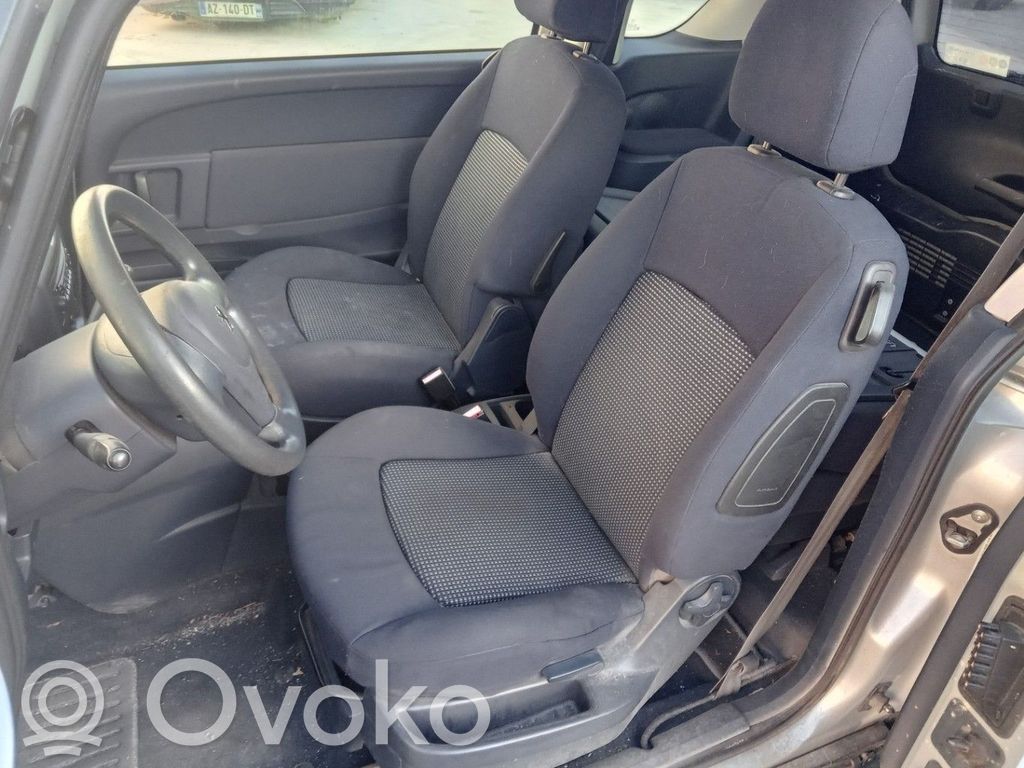 Peugeot 1007 Cinturón delantero 